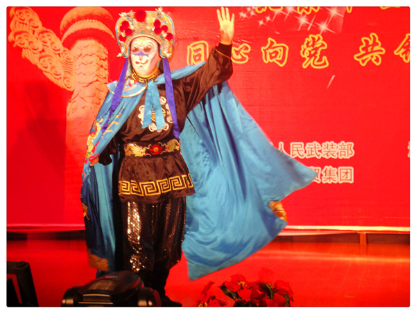 北京軍區(qū)戰(zhàn)友文工團(tuán)來(lái)我集團(tuán)慰問(wèn)演出