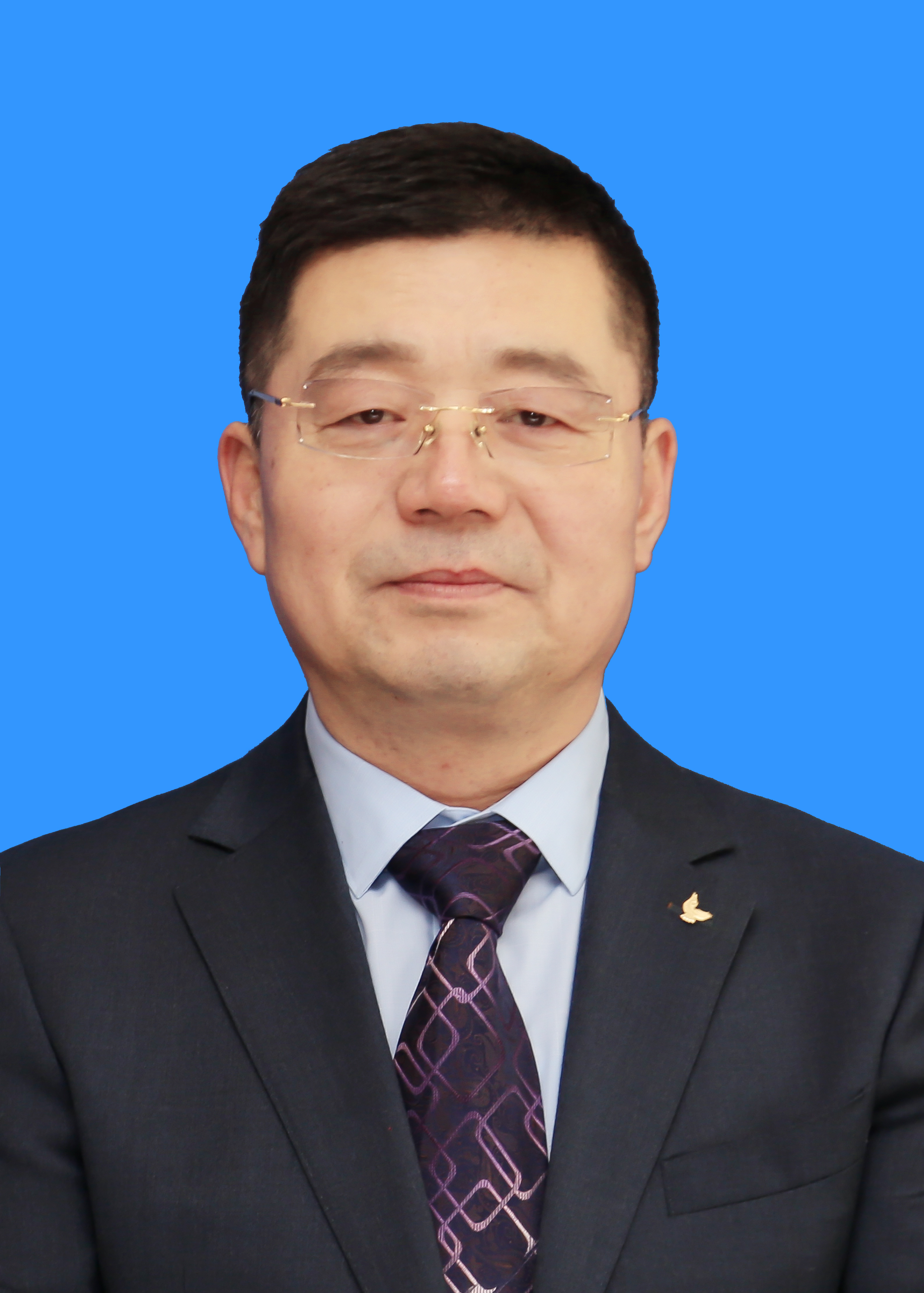 楊曉東  集團(tuán)董事、千峰水泥集團(tuán)董事長(zhǎng)