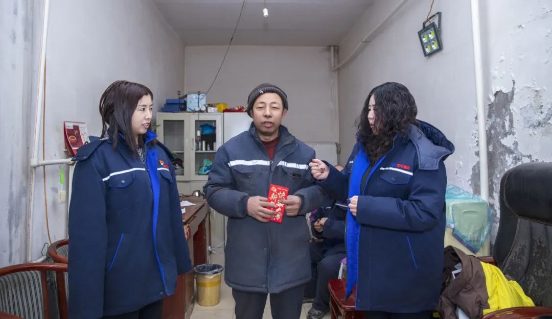 內(nèi)蒙古黃河集團黨政工聯(lián)合慰問 傳遞溫暖 情系職工