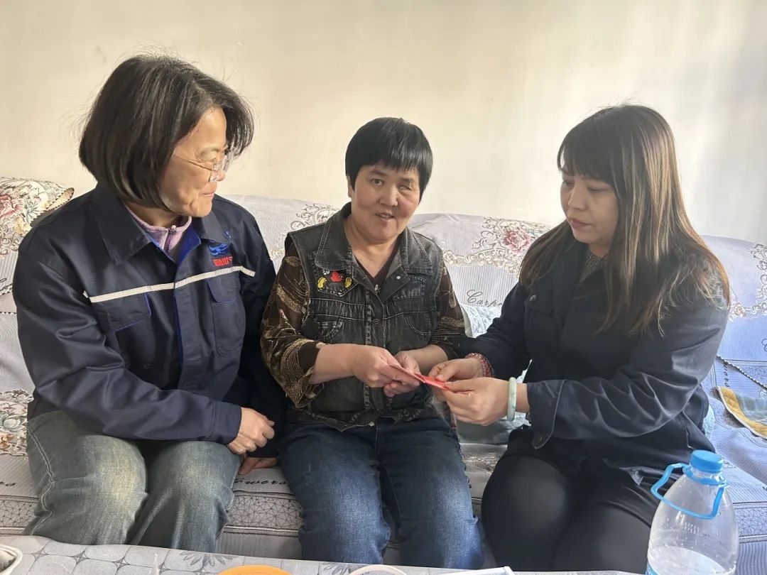 內(nèi)蒙古黃河集團黨政工聯(lián)合慰問 傳遞溫暖 情系職工
